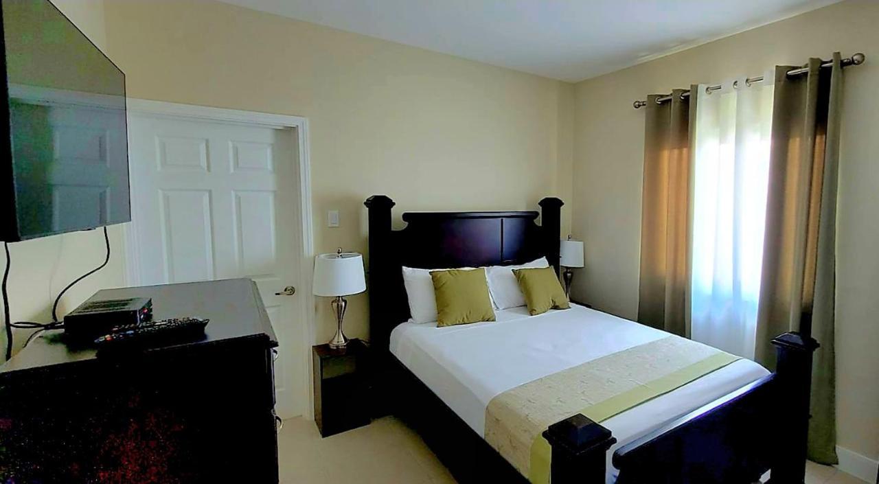 Paradise Oasis At Oceanpointe - Pool And Free Parking Lucea Bagian luar foto